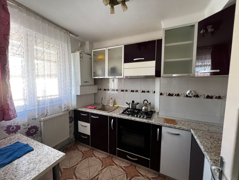 Închiriez apartament