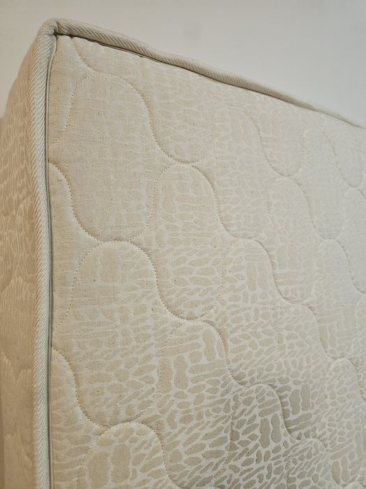 Единични матраци (има два) почти нови 200x70x20