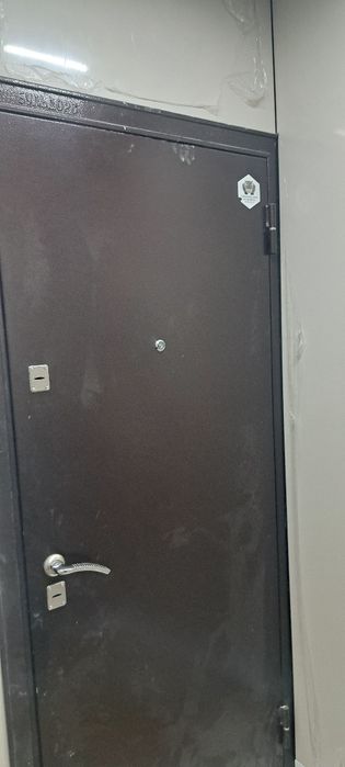Продам жилезную дверь