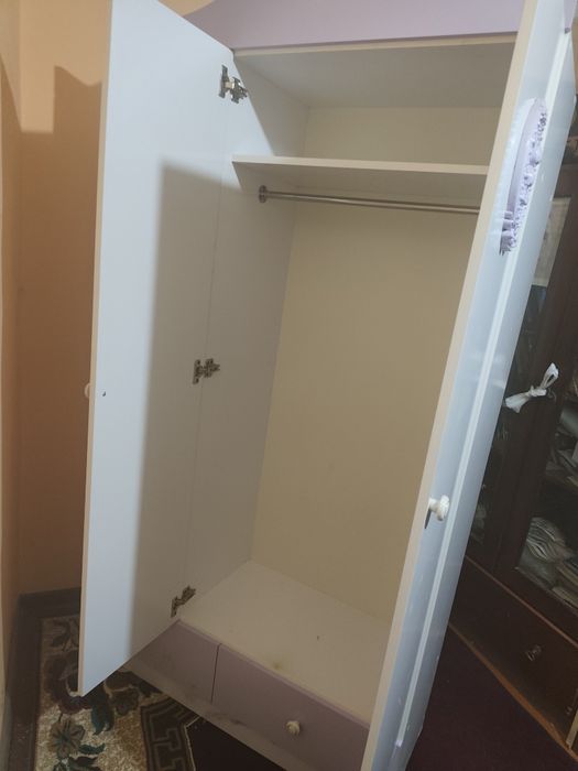 Bolalar belanchagi va shkafi