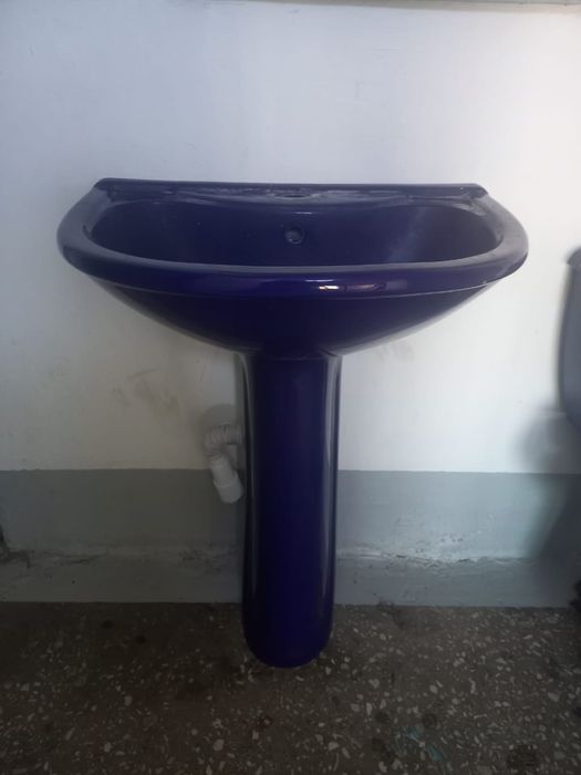 Продам б/у, унитаз с раковиной.