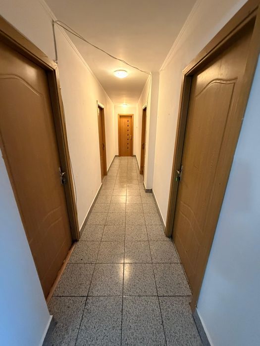 Închiriez apartament 3 camere pe str Stirbei Voda 158