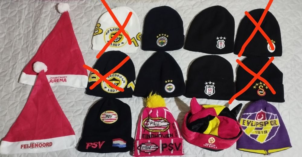 Зимни футболни шапки