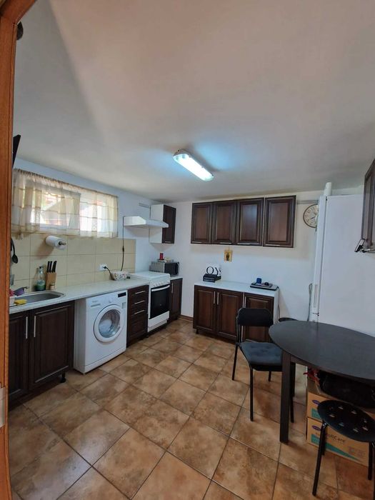 Vând casă Colentina+loc de parcare în curte