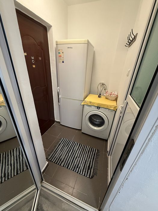 Închiriez garsonieră