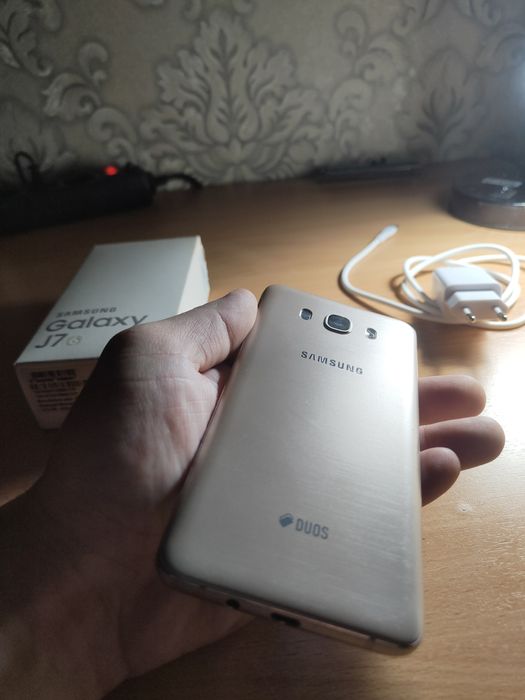 Продам Samsung J7 2016