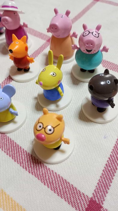 Малки фигурки на герои от Пепа пиг