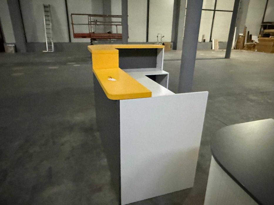 Receptie/ Pretabil pt cabinete, birouri, magazine, etc