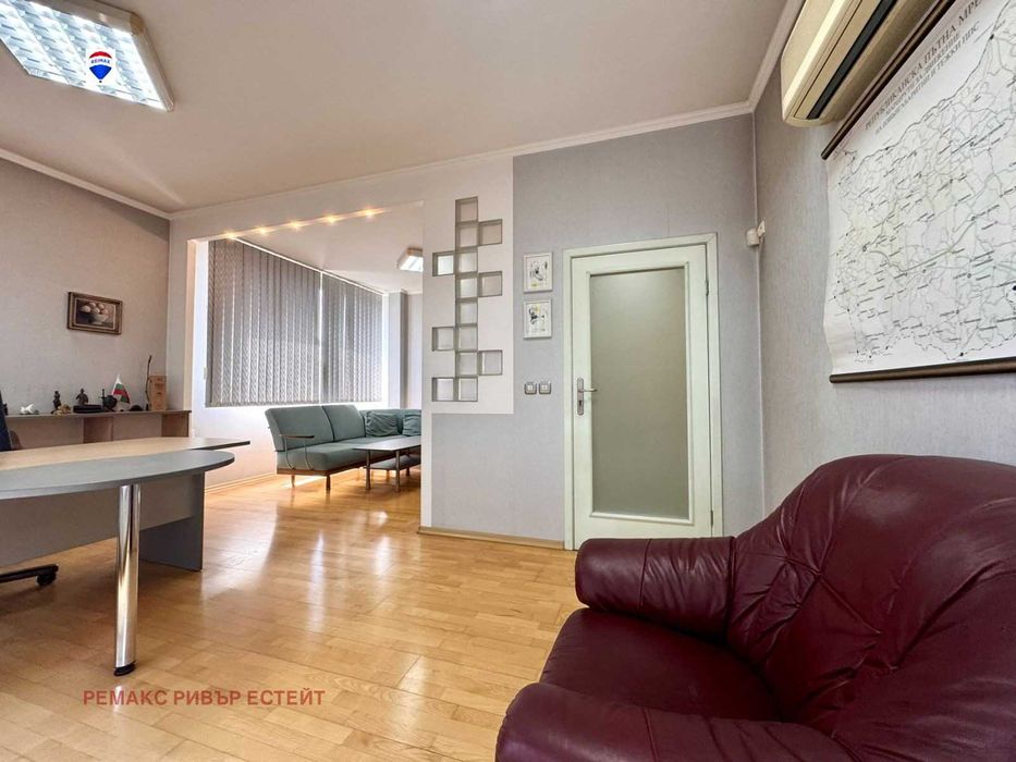 Дава се под наем Офис в Русе, Широк център - 110 кв.м за 561 € - Снимка #8