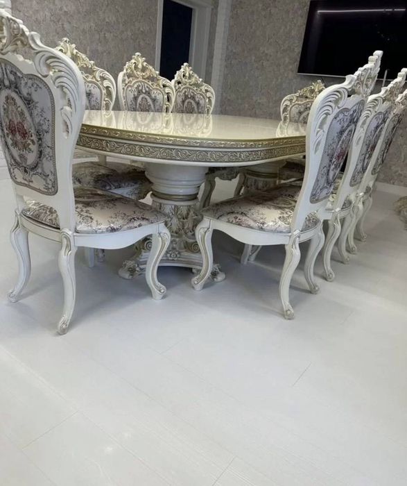 Стол в месте со стульями Малайзия