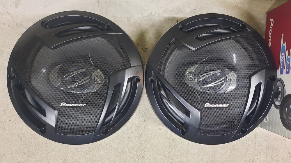 Pioneer TS-A2503i-420 W-25см-тонколони