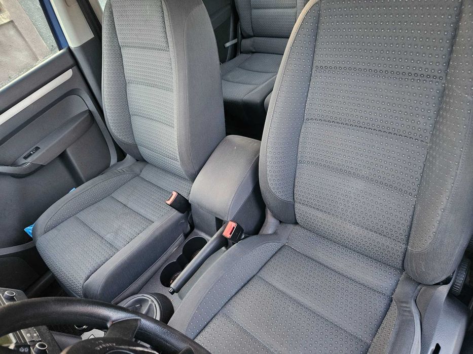 Vw touran 7 locuri 1.6fsi benzina 115cp 6 trepte foarte ingrijit