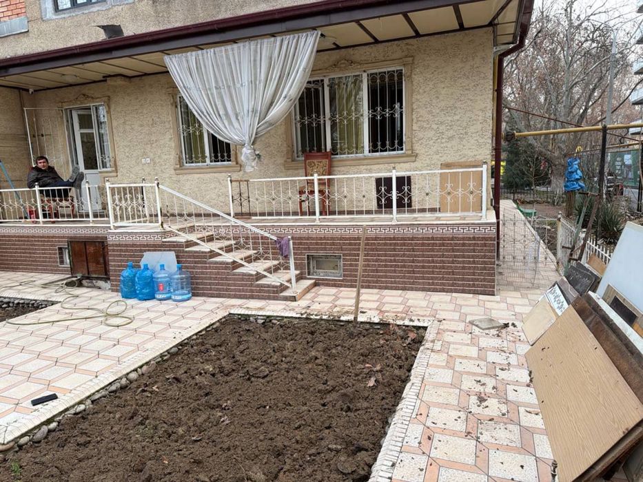 Аренда срочноо Сергили индекс 3 комнатная 1 этаж