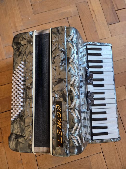 Acordeon Comet în stare perfecta de funcționare