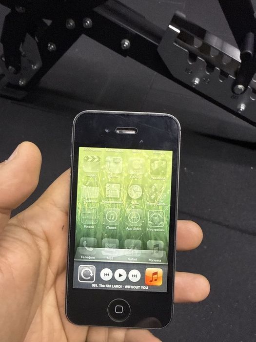 Iphone 4s в идельном состояний