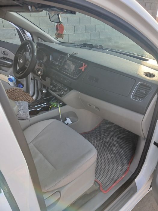 Kia sedona 2019 srochna sotiladi