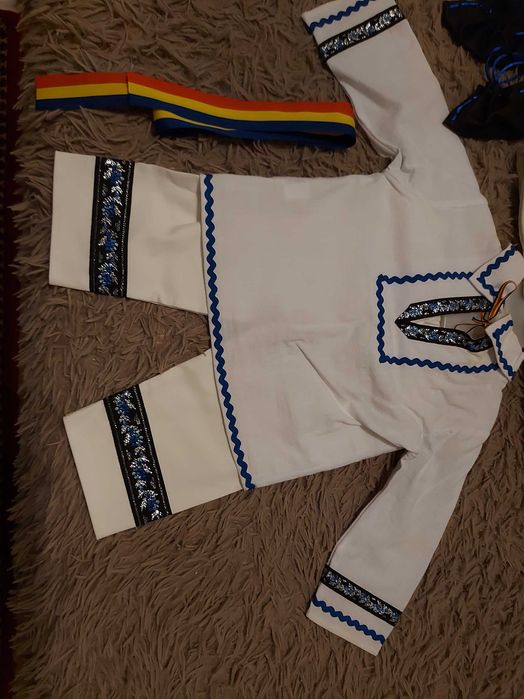 Costum popular pentru botez.