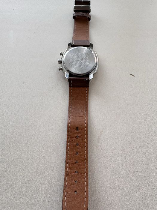В продаже кварц часы Romanson