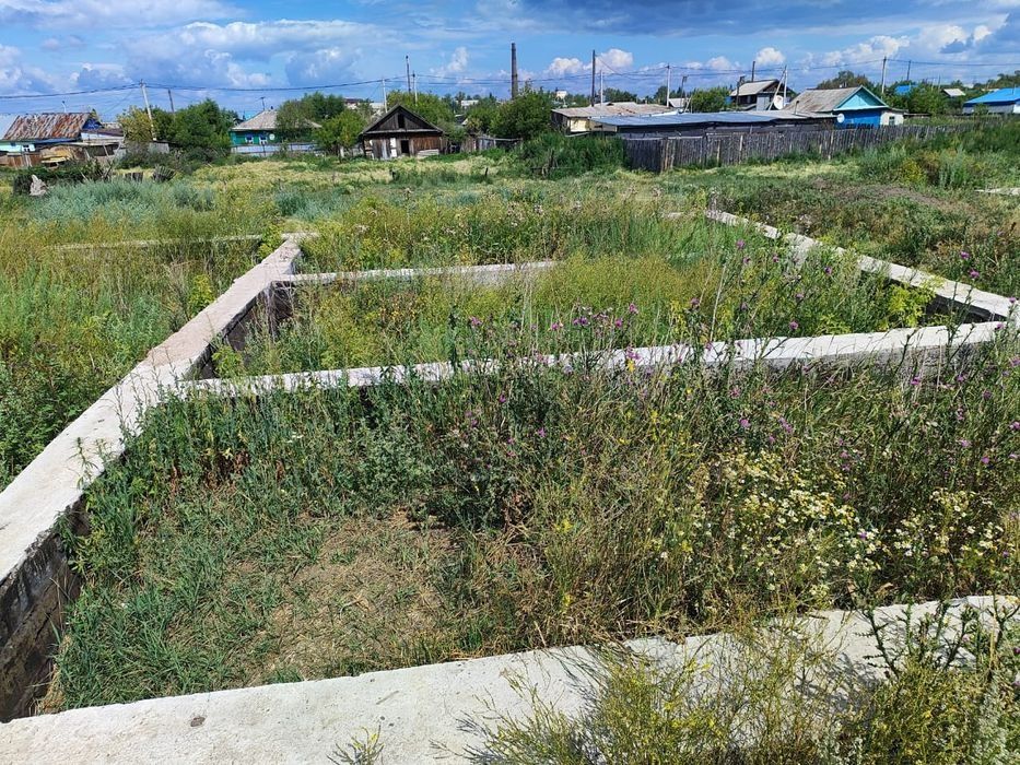 Земельный участок с фундаментом