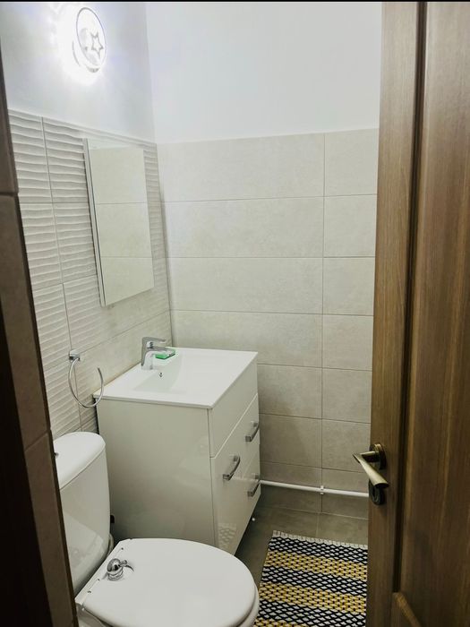Închiriere apartament 3 camere intersecție Podu de Fier cu Tg. Cucu