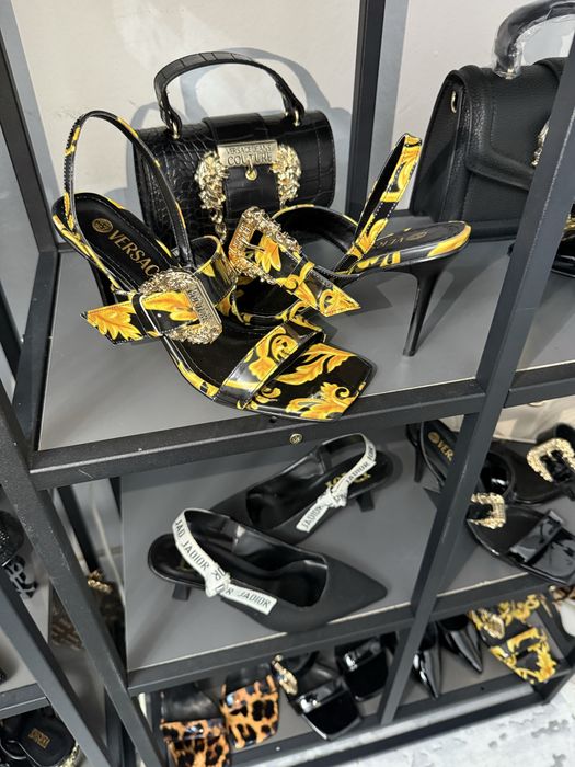 Pantofi sandale cu toc