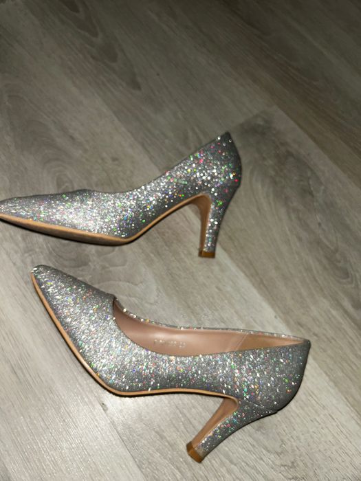 Официални дамски обувки на ток