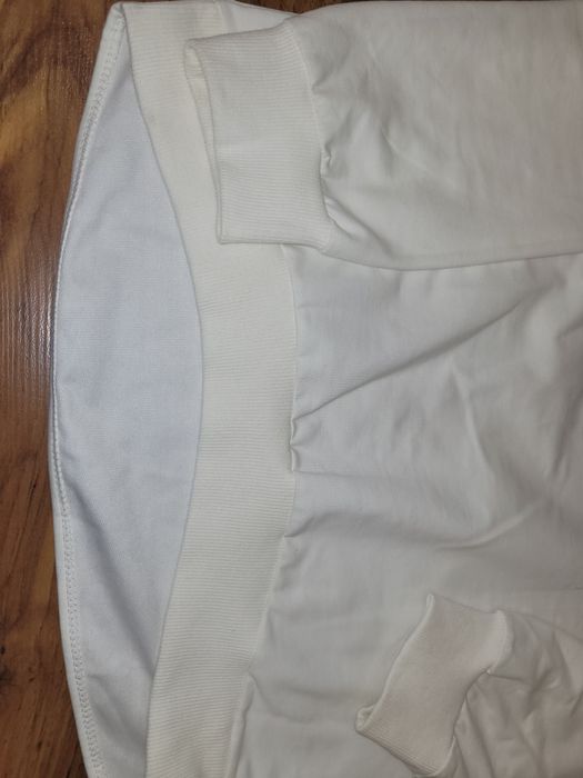 Блуза Guess с удължен гръб