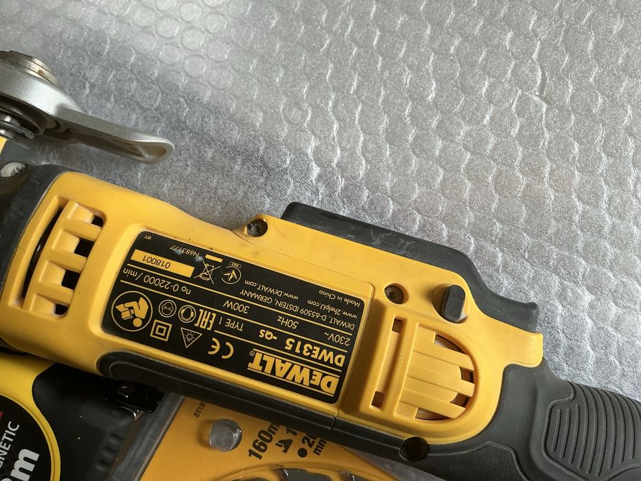 Vind pachet scule si pinze dewalt noi