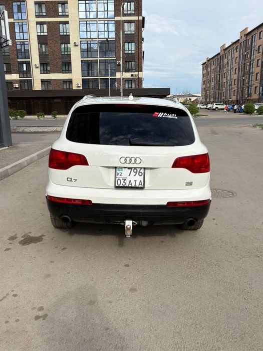 Продам машину Ауди Q7