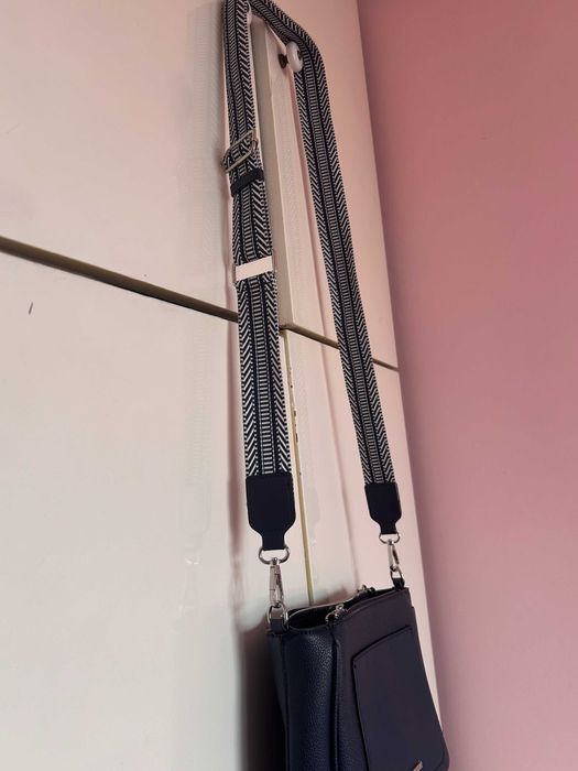 Тъмно синя малка чанта