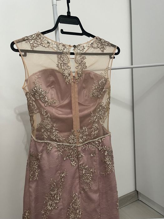 Официална рокля С размер