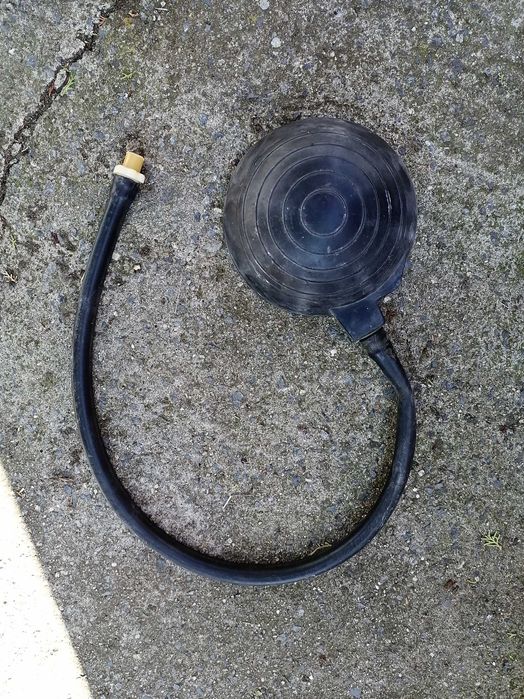 Продавам помпа за лодка