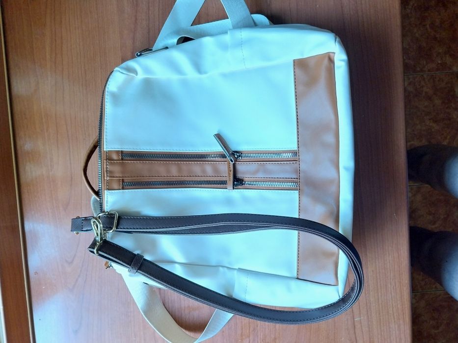 Vând rucsac pentru doamne,nou ,nefolosit.