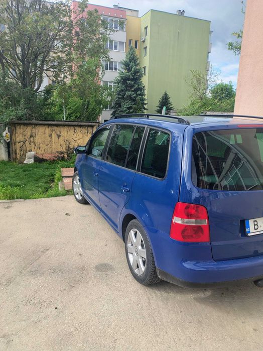 Автомобил Volkswagen Turan