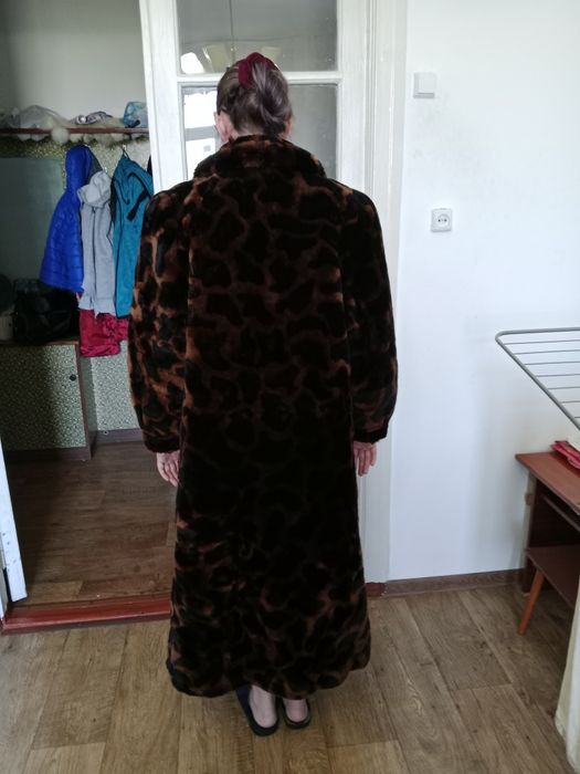 Продам шубу цигейковую натуральную