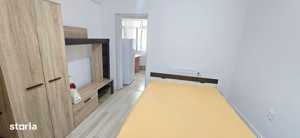 Garsoniera, centrala termica, tamplarie PVC, bucatarie mare, Galata