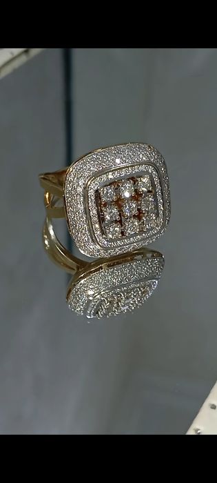 Золотое кольцо  с бриллиантами