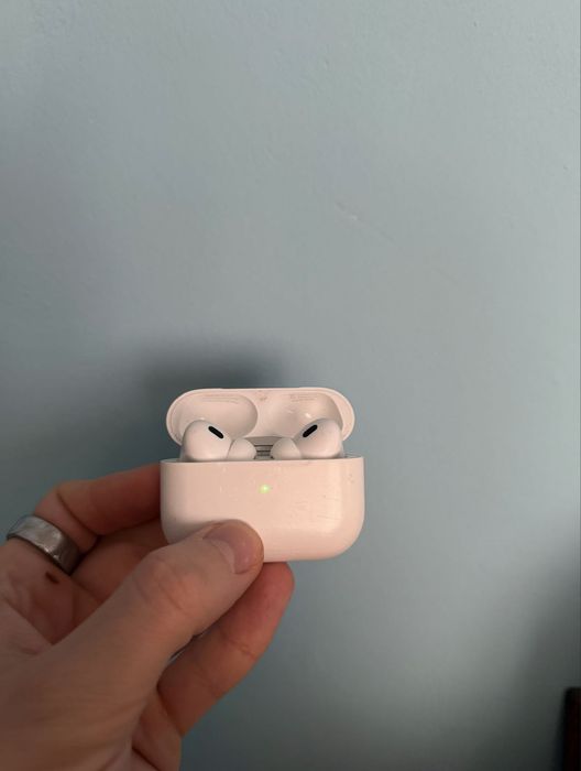 Оригинални AirPods Pro 2 с Lightning конектор
