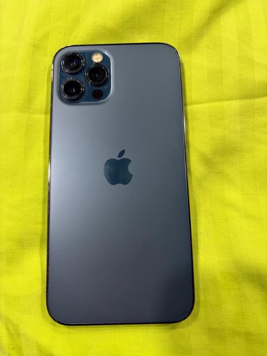 Iphone 12 PRO.                      тт и.              и и. и.     и.