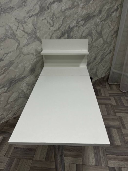 Продам стол под маникюр