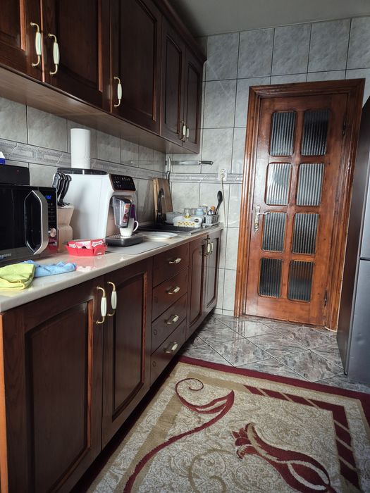 Schimb apartament 3 camere Roman   centru cu casa