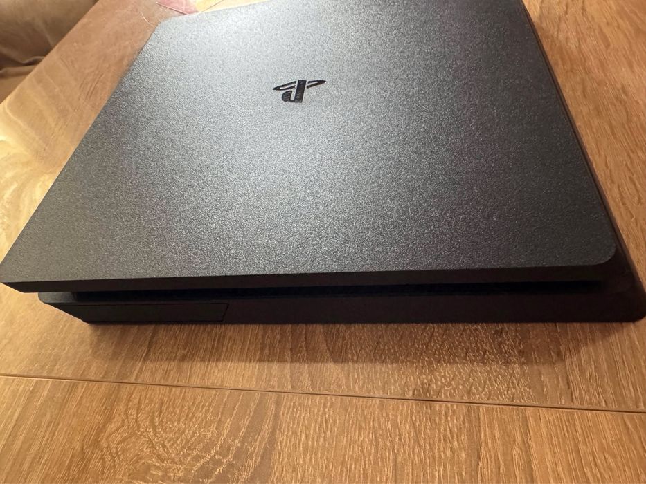 PS4 Slim 500GB – Топ състояние!