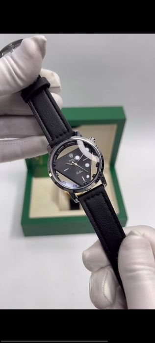 Peramida Uslubidagi ROLEX Klassik

 Rolex soatining uch burchak fasoni