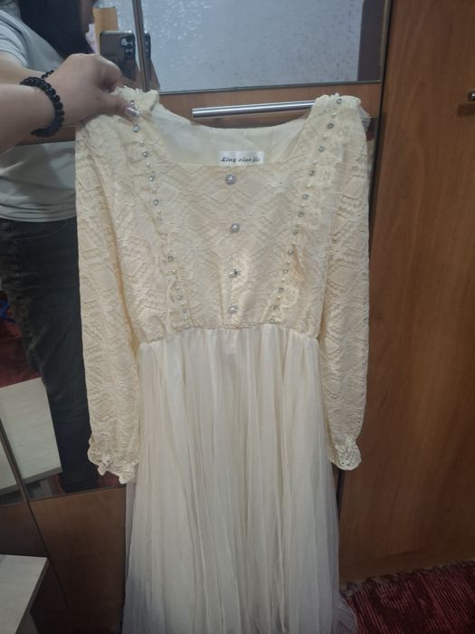 Платье одетое всего 1 раз