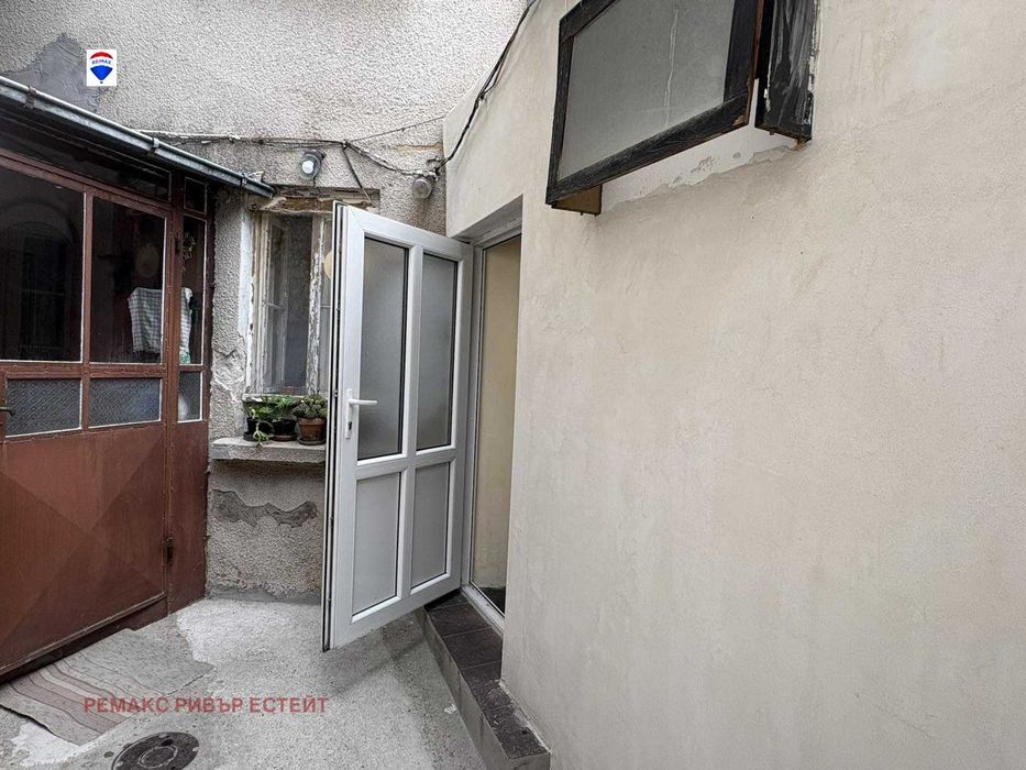 Продава се Къща в Русе, Център - 38 кв.м за 1093 €/кв.м - Снимка #9