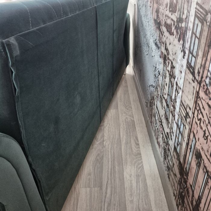 Диван зелёный, раскладной, велюр.