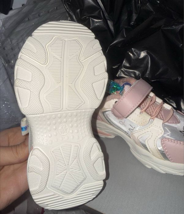 Детские кроссовки