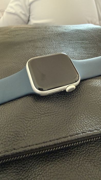 Продам Apple watch SE 2 40mm