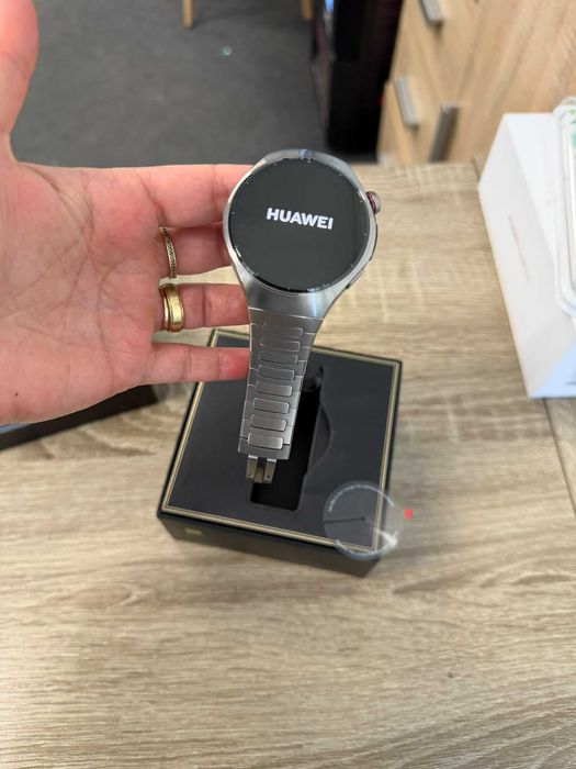 Vând HUAWEI Pura80 Pro si HUAWEI WATCH 5