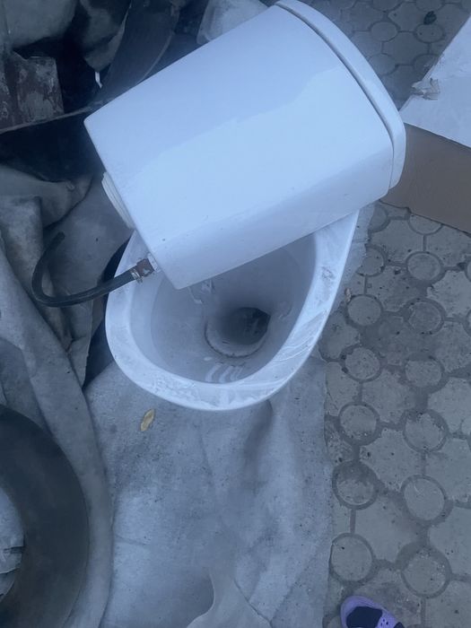Унитаз со сливным бочком